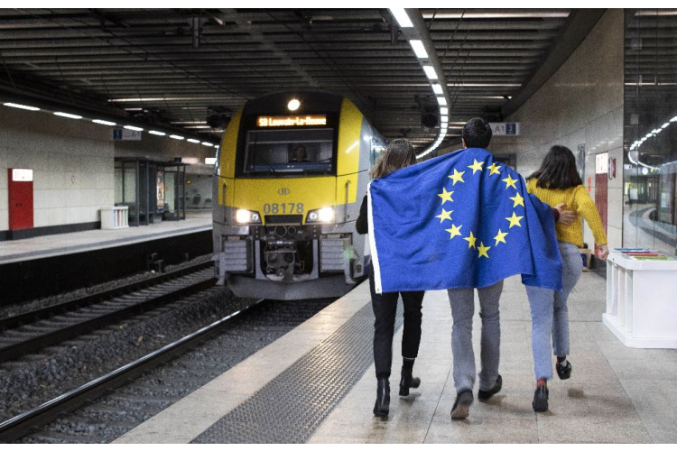 Jaunieši var pieteikties “DiscoverEU” bezmaksas ceļošanas kartēm Eiropas iepazīšanai