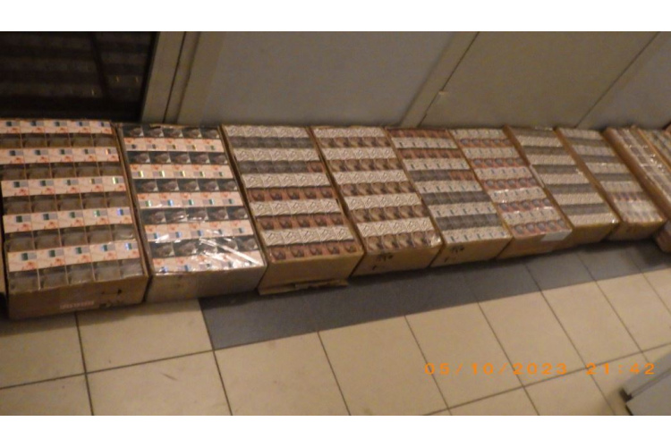 Kravas vilcienos konstatē 175 000 kontrabandas cigarešu