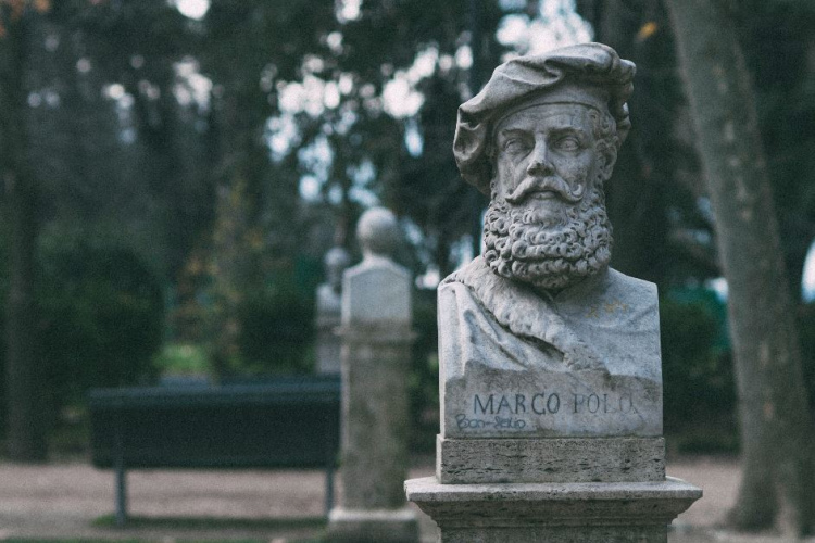 Papīra nauda, ogles, pasta sistēma – Marko Polo aprakstītie “brīnumi”, ar kuriem viņš iepazīstināja Eiropu