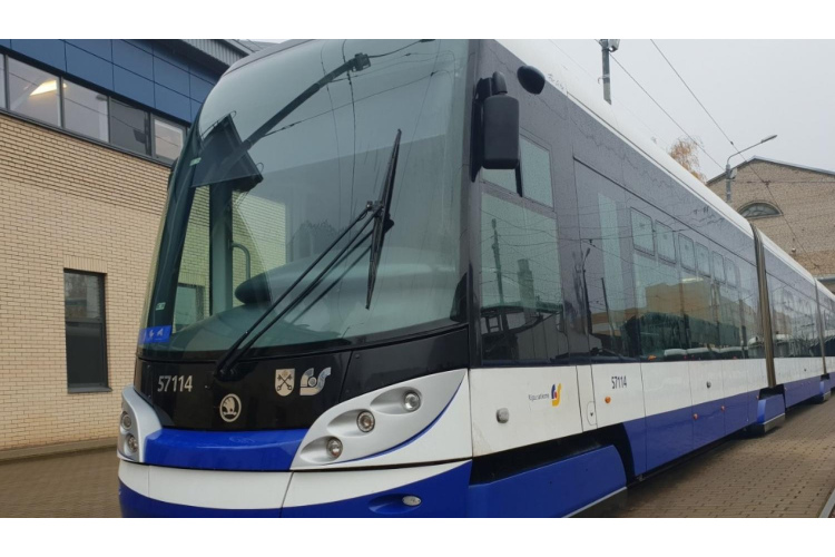 No 30. oktobra 7. tramvajs kursēs maršrutā “Ausekļa iela – Krasta masīvs”; no pieturvietas “Krasta masīvs”