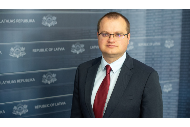 Amatā stājas Ārlietu ministrijas parlamentārais sekretārs