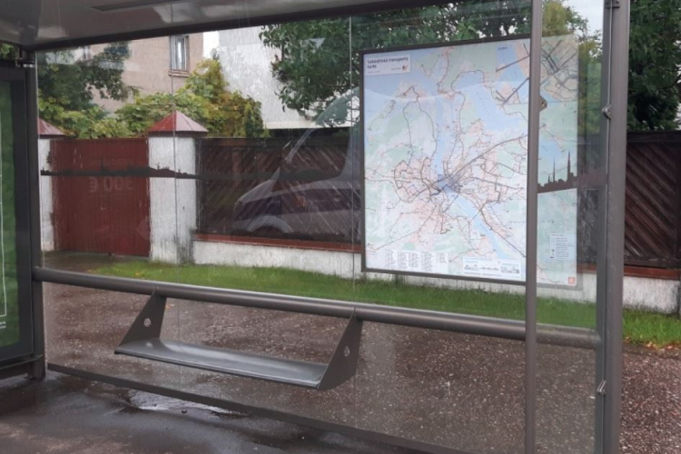 Rīgas pašvaldība izsludina pirmo nomas tiesību izsoli pieturvietu nojumju un reklāmas izvietošanai