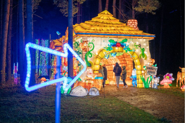 Mežaparkā atklāts jaunais “Gaismas Dārzs”