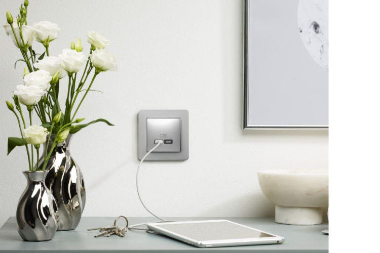 Speciālists atklāj, kādos gadījumos, lādējot elektroierīces, var izcelties ugunsgrēks