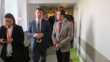Vidzemes slimnīcā darba vizītē viesojās Veselības ministrs Hosams Abu Meri