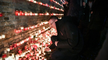 FOTO/VIDEO: Valsts prezidents Edgars Rinkēvičs, godinot Latvijas brīvības cīnītājus