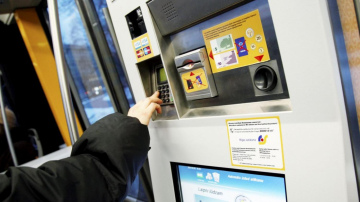 Rīgas pašvaldība plāno studentiem samazināt maksu par braukšanu sabiedriskajā transportā