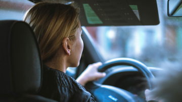 Bailes un trauksme pie jauna auto stūres: pieci padomi uztraukuma pārvarēšanai