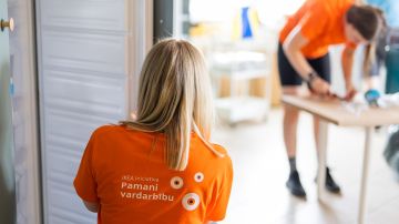 IKEA vairāk nekā vienu miljonu eiro Baltijā atvēl cīņai pret vardarbību ģimenē