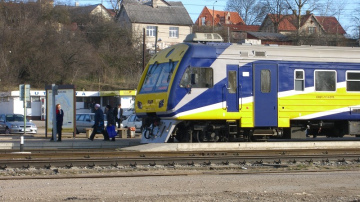 Latvijas iedzīvotāji no visiem sabiedriskā transporta veidiem visvairāk apmierināti ar vilcienu satiksmi