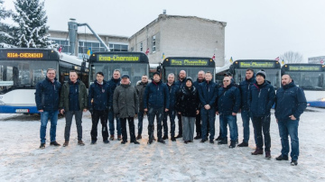 Ceļā uz Čerņihivu devušies 10 Rīgas dāvinātie autobusi