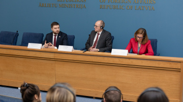 Ārlietu ministrijas seminārā par Ukrainas rekonstrukciju uzņēmēji tiek aicināti aktīvi dibināt kontaktus Ukrainā