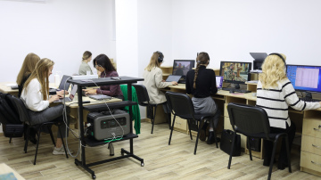 Ukrainas sabiedriskais medijs saņēmis ģeneratorus, kas iegādāti par Latvijas ziedoto finansējumu