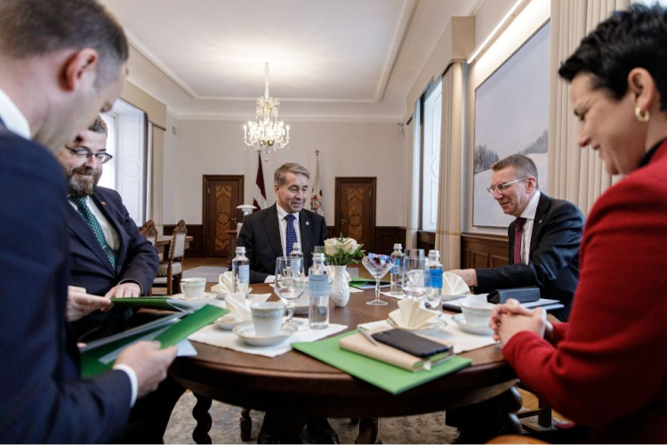 Valsts prezidents ar labklājības ministru pārrunā turpmāko finansējumu deinstitucionalizācijas projektiem