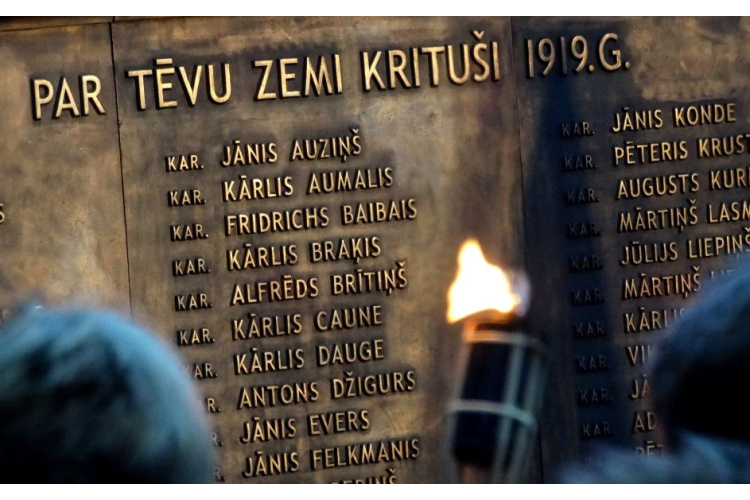 Piemiņas brīdis Sudrabkalniņā