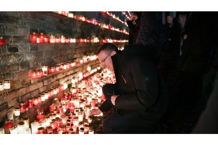 FOTO/VIDEO: Valsts prezidents Edgars Rinkēvičs, godinot Latvijas brīvības cīnītājus