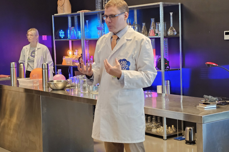 VIZIUM Jauno dabaszinātņu pētnieku centrs aicina 5.–12. klases skolēnus uz bezmaksas nodarbību “Cilvēks un tehnoloģijas"