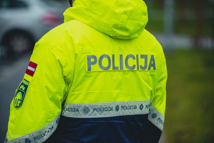 Policisti Olainē aizturējuši nelegālo tabakas izstrādājumu tirgotāju