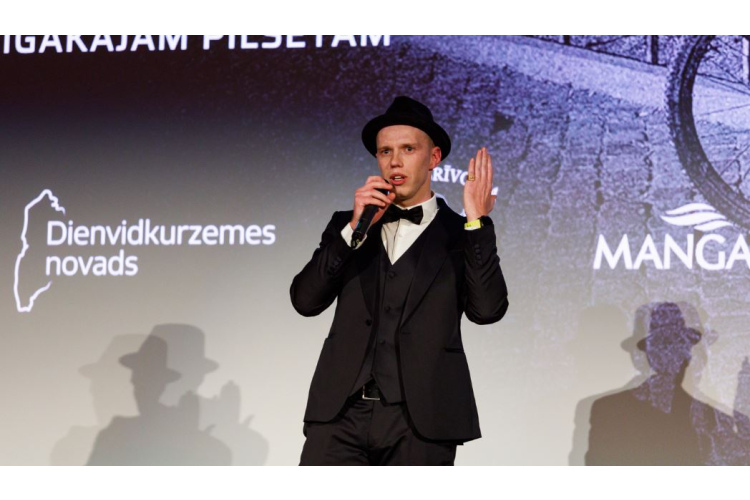 Pirmizrādi piedzīvo latviešu video mākslinieka dokumentālā filma “Rucava – Rīga – Roma”