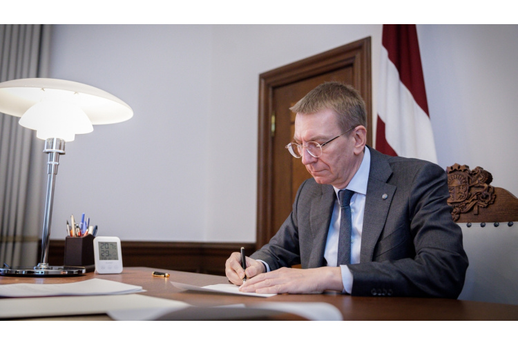 Valsts prezidents iesniedz likumdošanas iniciatīvu, kas noteic pašvaldību vadošajām amatpersonām ...