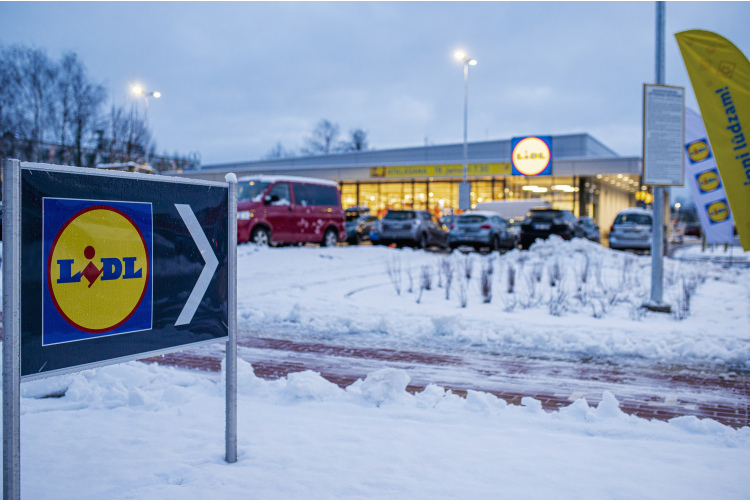 “Lidl” darbinieku algu celšanai piešķir vēl 2,5 miljonus eiro