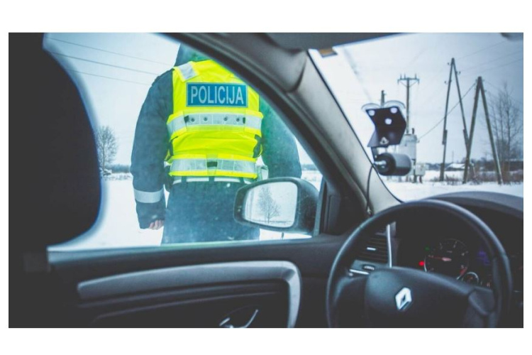 Valsts policija aicina atsaukties aculieciniekus ceļu satiksmes negadījumam Rīgā, Tallinas ielā