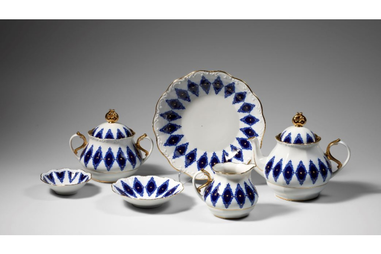 Rīgas Porcelāna muzejs izdod katalogu “Servīzes A–Z”