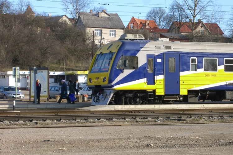 Latvijas iedzīvotāji no visiem sabiedriskā transporta veidiem visvairāk apmierināti ar vilcienu satiksmi
