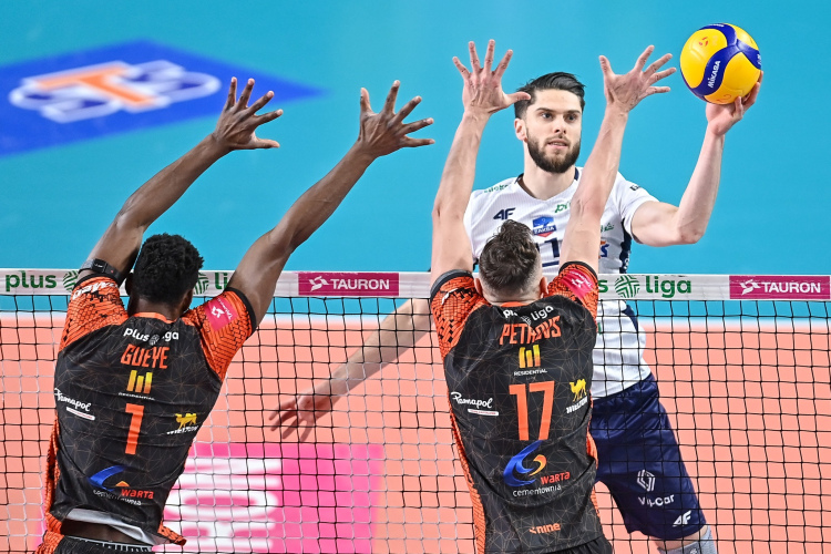 Krastiņš, Petrovs un Dardzāns pieveic Eiropas labāko komandu, Levinska spēlēs NCAA “play-off” turnīrā