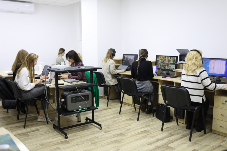 Ukrainas sabiedriskais medijs saņēmis ģeneratorus, kas iegādāti par Latvijas ziedoto finansējumu