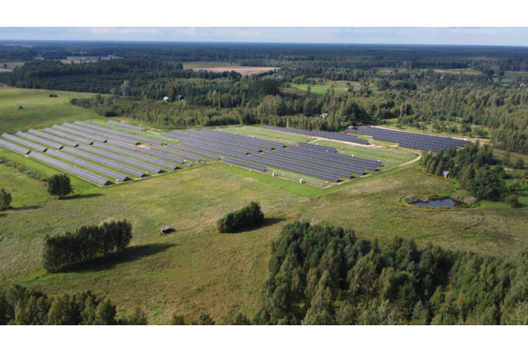 Sunly no Swedbank piesaista 22 miljonus eiro 52 MW saules parku portfeļa būvniecībai Latvijā