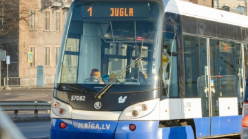 Studentiem mēneša biļete Rīgas sabiedriskajā transportā turpmāk maksās 12 eiro