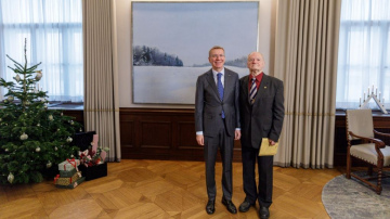 Valsts prezidents tiekas ar nacionālās pretošanās kustības dalībnieku Bruno Javoišu