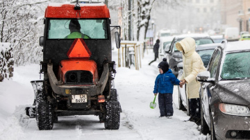 Aizliegs transportlīdzekļu apstāšanos un stāvēšanu Mazajā Nometņu ielā