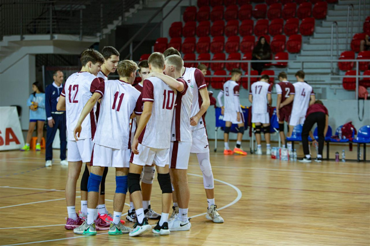 Latvijas volejbolisti Eiropas U-18 volejbola čempionāta kvalifikācijas turnīrā Gruzijā zaudē favorītei Polijai