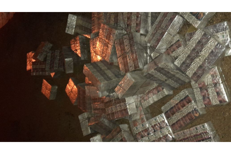 VID muitas amatpersonas novērš 84 000 cigarešu kontrabandu