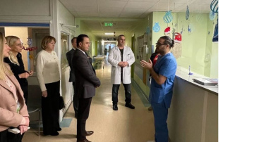 Veselības ministrs apmeklē Bērnu slimnīcu un Pusaudžu resursu centru
