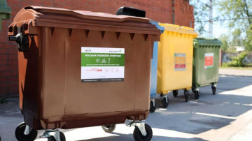 Rīdziniekiem no marta pie daudzdzīvokļu mājām būs jāuzstāda konteineri bioloģisko atkritumu šķirošanai