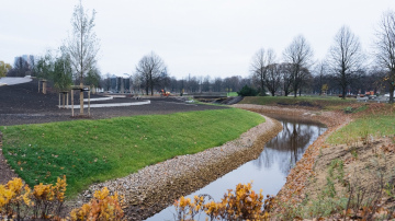 Uzvaras parkā iedzīvotāji vēlas redzēt kafejnīcu zonu, spēka trenažierus un košumkrūmus