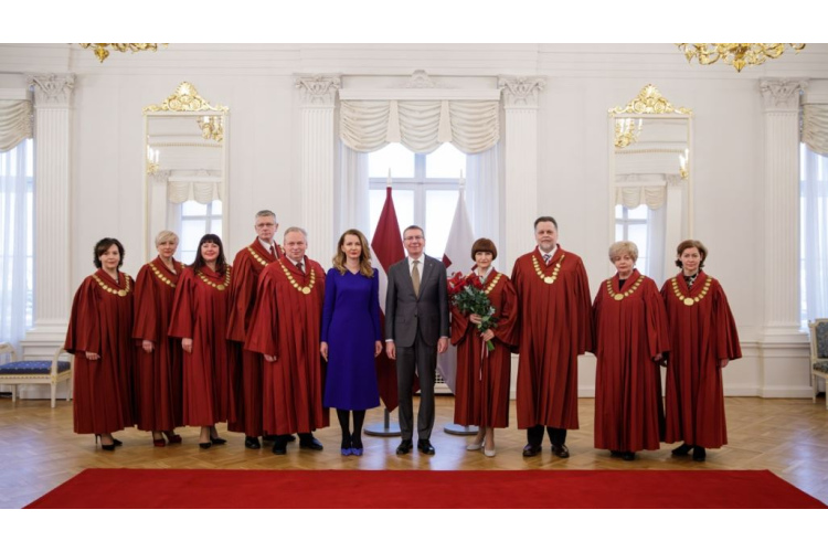 Valsts prezidentam tiesneša zvērestu dod Augstākās tiesas tiesnese Sanita Osipova