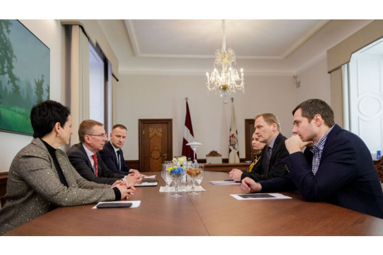 Valsts prezidents: Latvijas Radio ir kritiski svarīga loma sabiedrības apziņošanā, tādēļ nav pieļaujami pārtraukumi ....