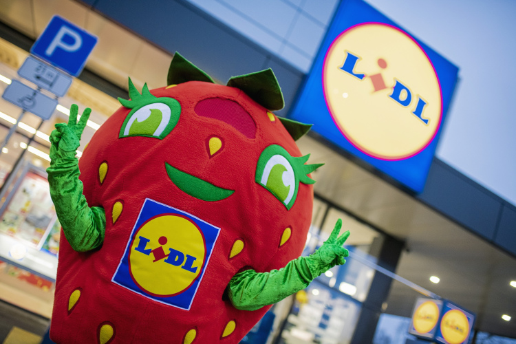“Lidl” pirmo reizi Latvijā rīko sezonālo “noliktavas izpārdošanu”