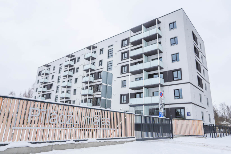 Ziepniekkalnā pabeigta jauno mājokļu projekta “Pīlādžu mājas” pirmās kārtas būvniecība