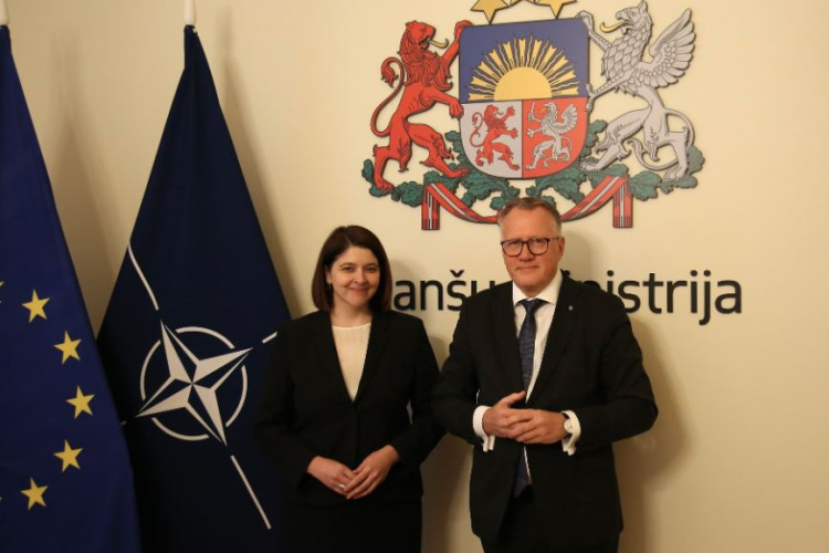 Latvijas un Lietuvas finanšu ministri pārrunā instrumentus Ukrainas atbalstam