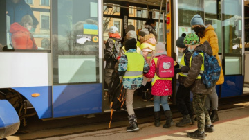 “Rīgas satiksme” aicina bērnus bāreņus noformēt atlaidi braukšanai Rīgas sabiedriskajā transportā