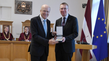 Valsts prezidents pasniedz valsts augstāko apbalvojumu Eiropas Savienības Tiesas priekšsēdētājam Kūnam Lēnartsam
