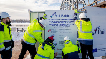 Sākta Rail Baltica tilta pār Daugavu būvniecība Rīgā