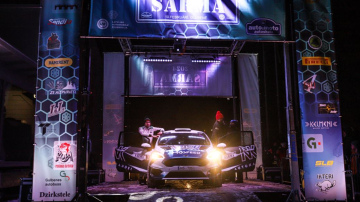 Sportisti rallija Sarma 2024 atklāšanā slavē ātrumposmus