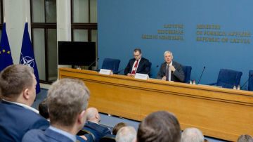 Uz semināru par aktualitātēm ārpolitikā pulcējas Latvijas pašvaldību pārstāvji