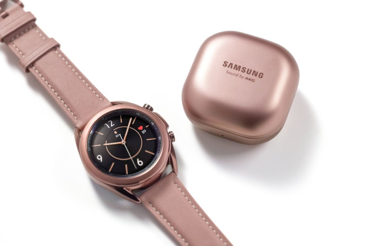 Samsung prezentē jauno fitnesa aproci Galaxy Fit3